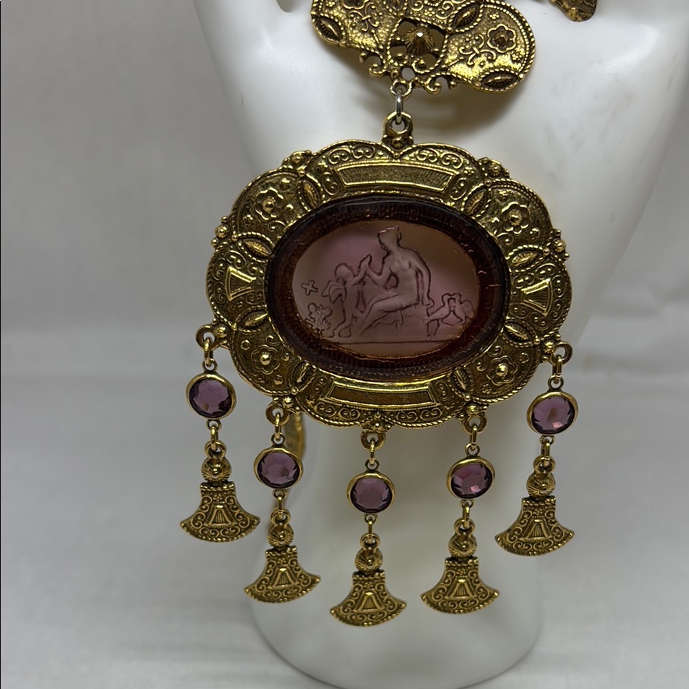 Amazing Goldette necklace with purple glass intaglio - Picture 3 of 14